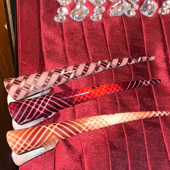 Hair Clips - Picture 1 of 4